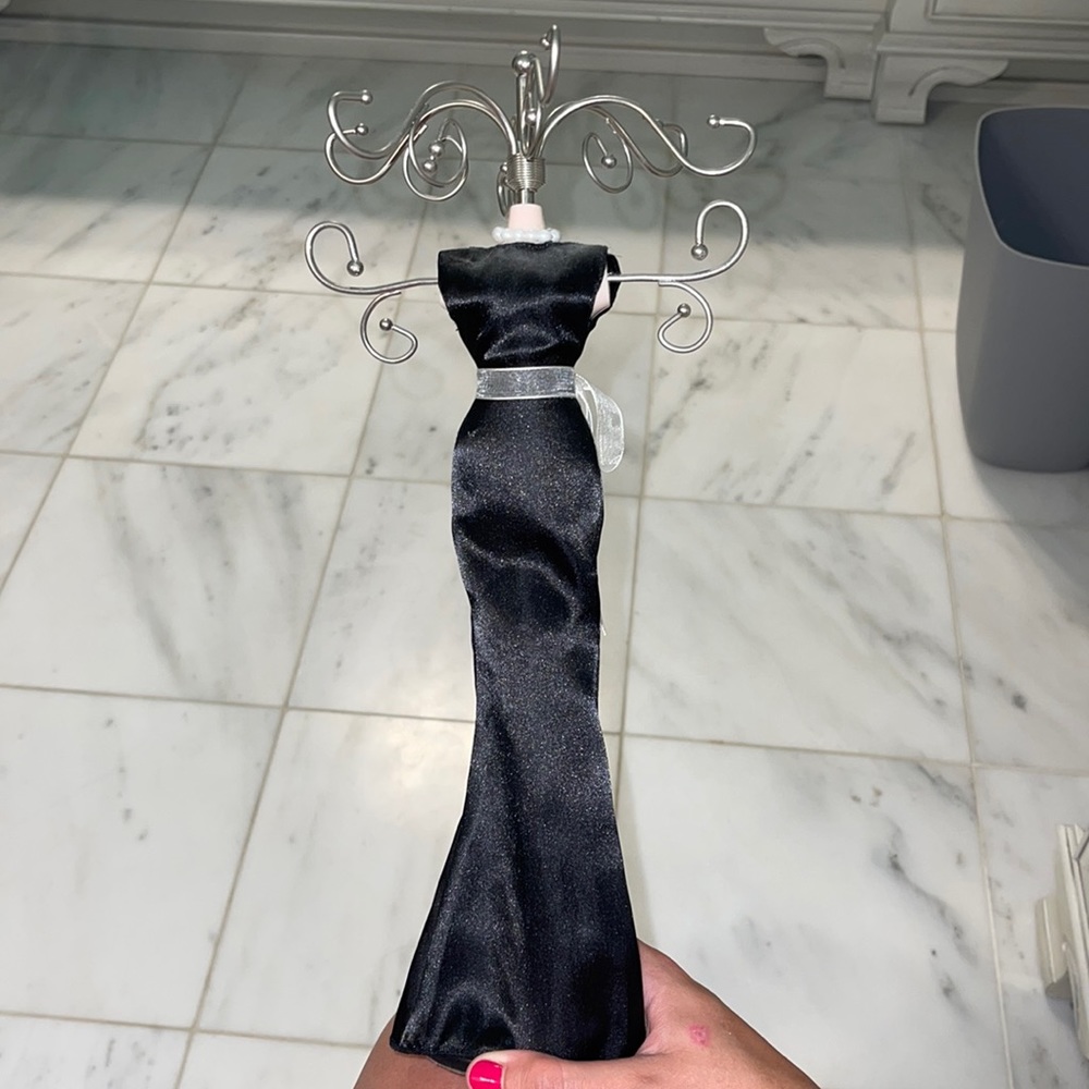 Necklace holder